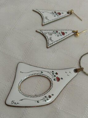 A beautiful set of a chain necklace and earrings made of enameled metal, signed
